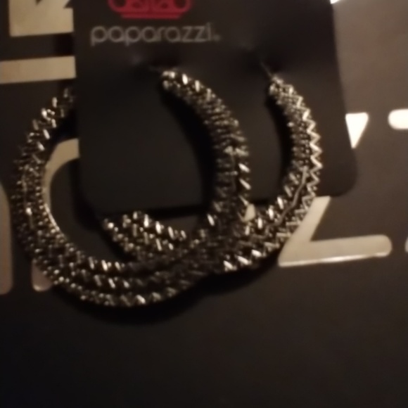 Paparazzi earrings and bracelet - Picture 2 of 6